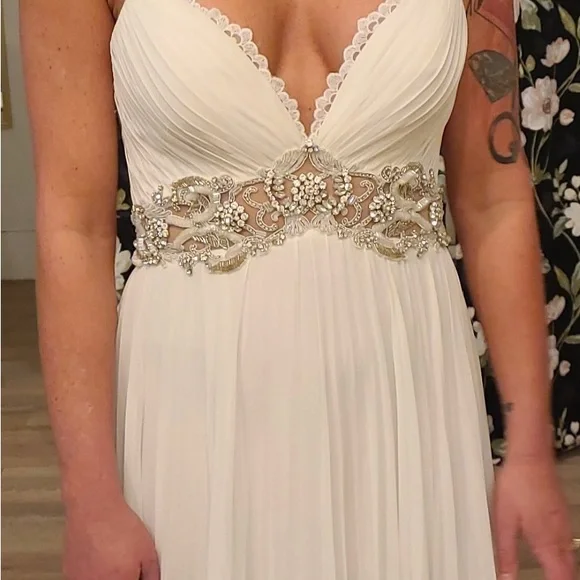 BRAND NEW, NEVER WORN, BADGLEY MISCHKA WEDDING DRESS- Size 4 - Picture 5 of 5